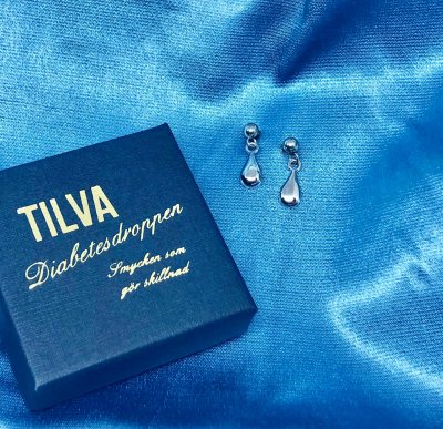 Diabetesdroppen- Örhänge i Presentask