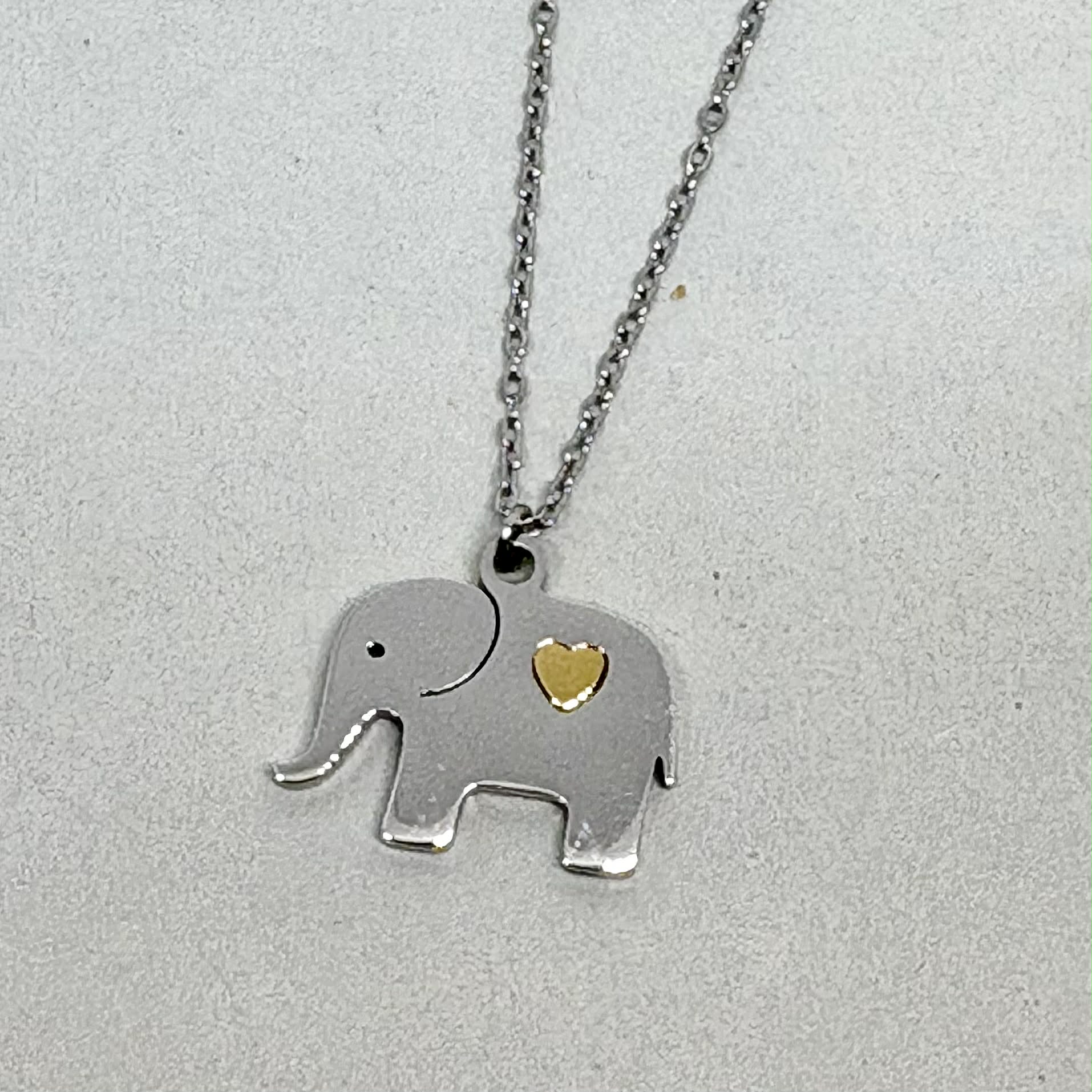 Våga fråga om elefanten i Rummet- Elefanten utan platta- Halsband