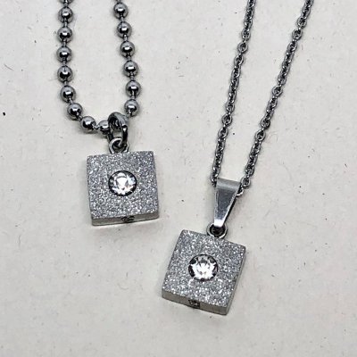 Girls Out Of Box- Halsband