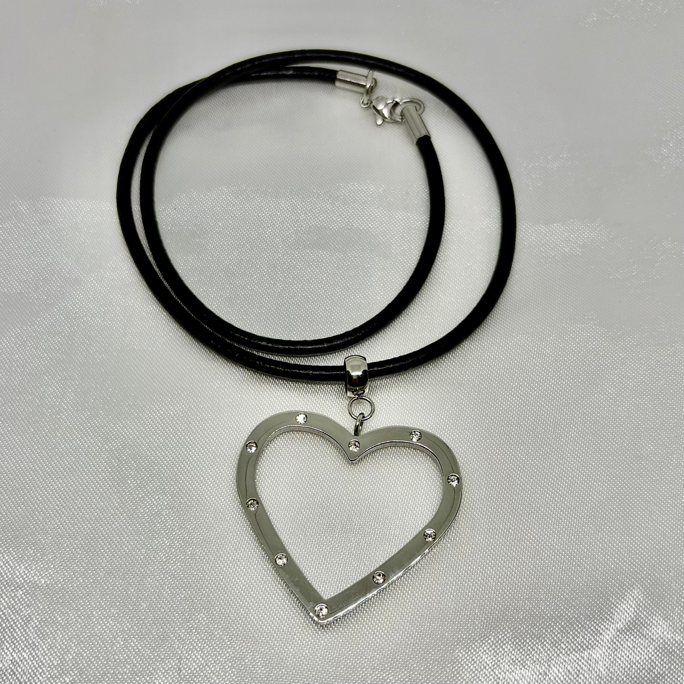 Läder & Hjärta- Halsband